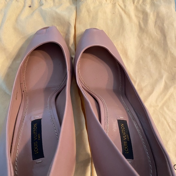 Nude/blush color Louis Vuitton heels. - Picture 3 of 7